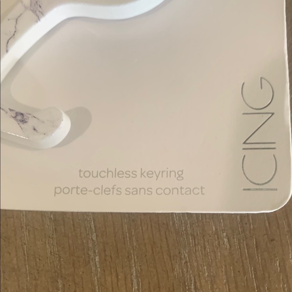 Icing Touchless Keyring - Picture 2 of 3